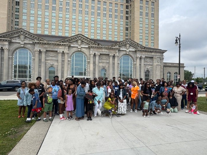 Read more about the article Experience the Best of Detroit with Michigan Shuttle’s Detroit Highlights Tour